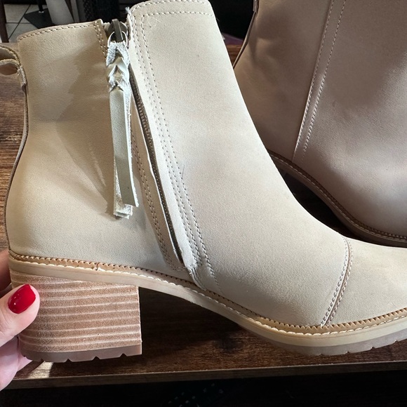 Toms Cream Ankle Booties with Elastic Panel - Picture 10 of 14